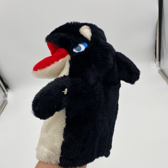 Vintage 1987 SeaWorld Shamu Killer Orca Whale Hand Puppet Plush with Squeaker - Picture 3 of 8